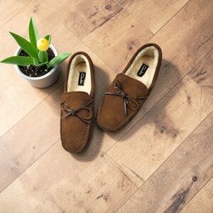 Clarks Womens Brown Suede Moccasin Slippers Faux Fur Lined House Shoes Size 9